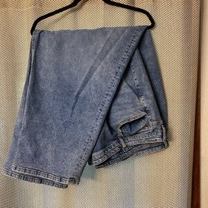 Light Wash High Waisted Jeans Slightly Skinny